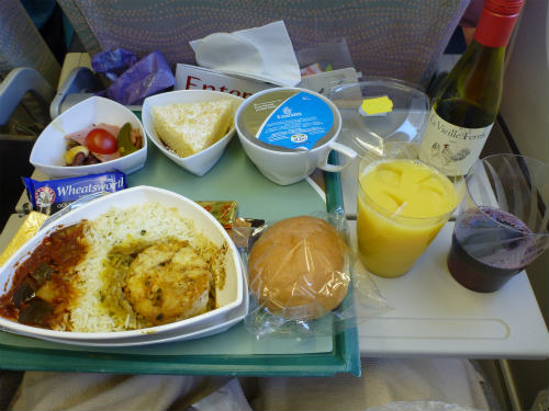 エミレーツ航空の評判の納得 おいしい機内食に荷物は30kgまでok Takahirosuzuki Com