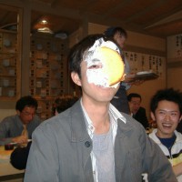 誕生日にはケーキを顔にぶつける慣例 Takahirosuzuki Com