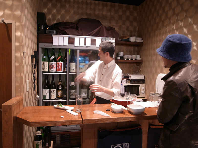 名古屋栄の立ち飲み日本酒Bar八咫(やた)の利き酒コース1時間1500円がお得でおいしいのでおすすめ！