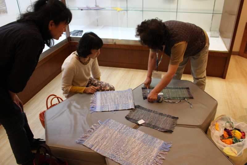 裂き織り体験教室で学ぶ「機織り機の仕組み」 (3)