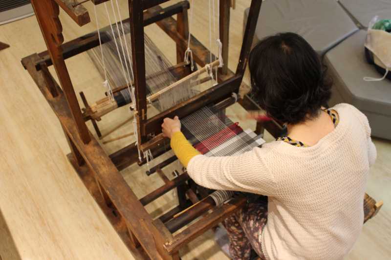 裂き織り体験教室で学ぶ「機織り機の仕組み」 (13)
