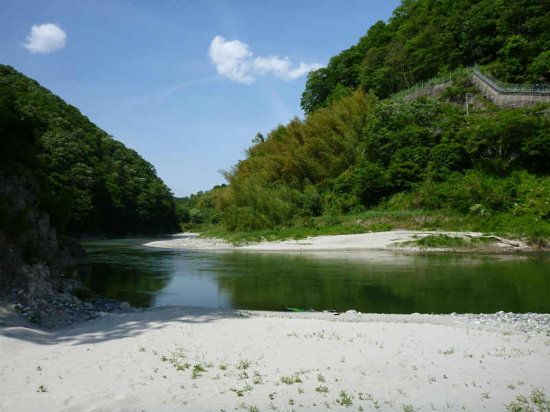 天竜川カヌーツーリングと急流の瀬にもまれる中でカヌーを漕ぐ動画 (7)