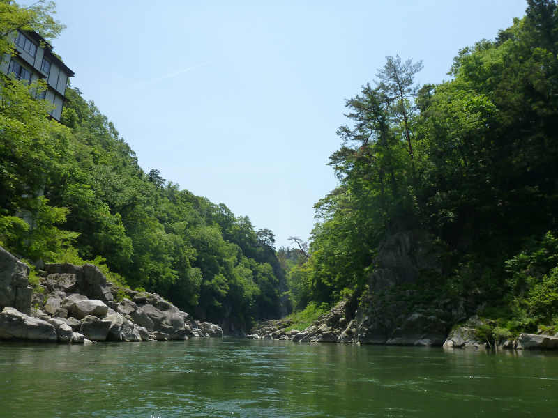 天竜川カヌーツーリングと急流の瀬にもまれる中でカヌーを漕ぐ動画 (4)