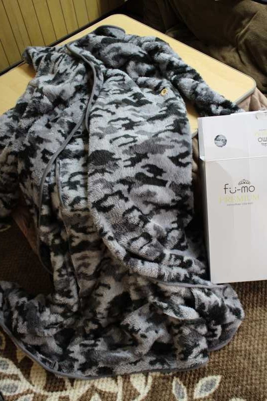 2014年モデル 大人気のマイクロファイバー製 着る毛布 暖かい! 洗える袖付ブランケット fu-mo PREMIUM (フーモ プレミアム) ブラウン FU-MO-0011-BR (1)