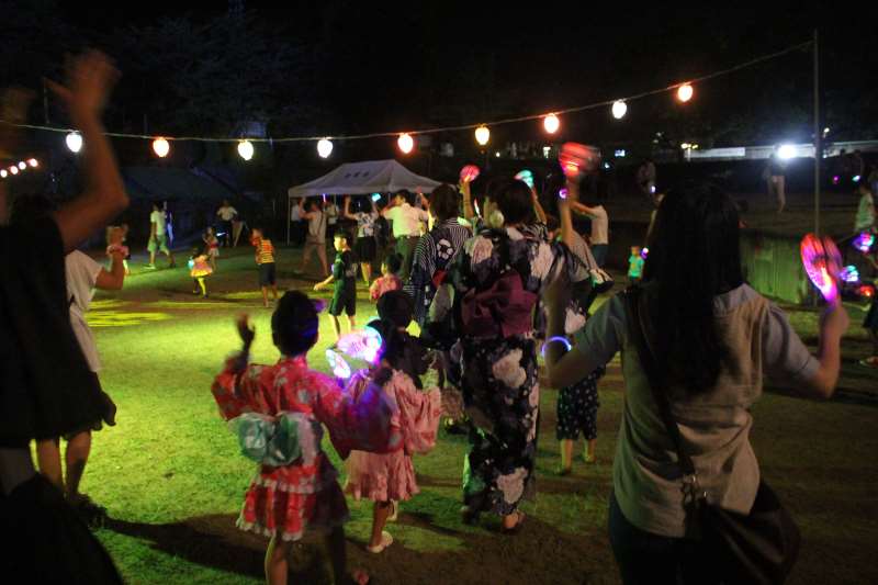 新城市の盆ダンスが盆踊り革命だった！面白いので日本全国に普及すべし！！ (9)