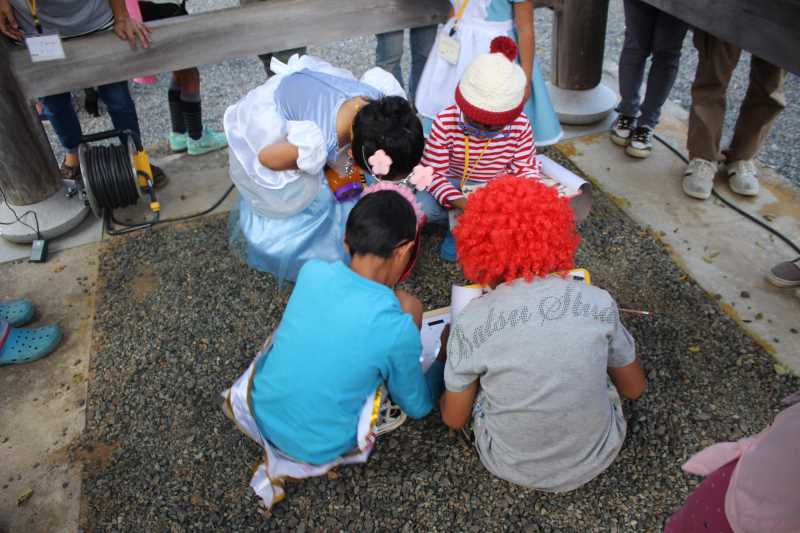 お寺でのハロウィンパーティー開催！仮装しての謎解きが色とりどりで楽しすぎる！ (13)