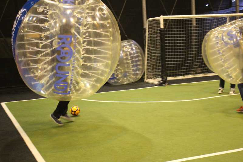 「健康維持にバブルサッカー」若者議会の医療チーム政策が新聞に取り上げられたし、バブルサッカーをやってみた！ (9)