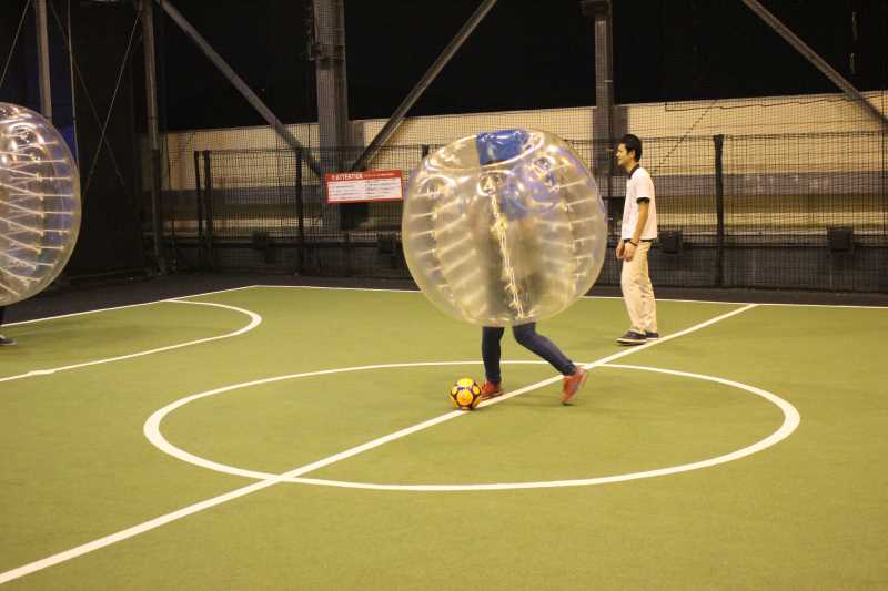 「健康維持にバブルサッカー」若者議会の医療チーム政策が新聞に取り上げられたし、バブルサッカーをやってみた！ (6)