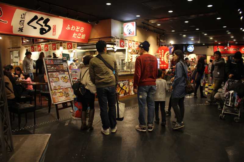 大阪で有名店のたこ焼きを食べ比べてみた！個人的なベストは山ちゃんの塩！【大阪たこ焼きミュージアム】 (3)