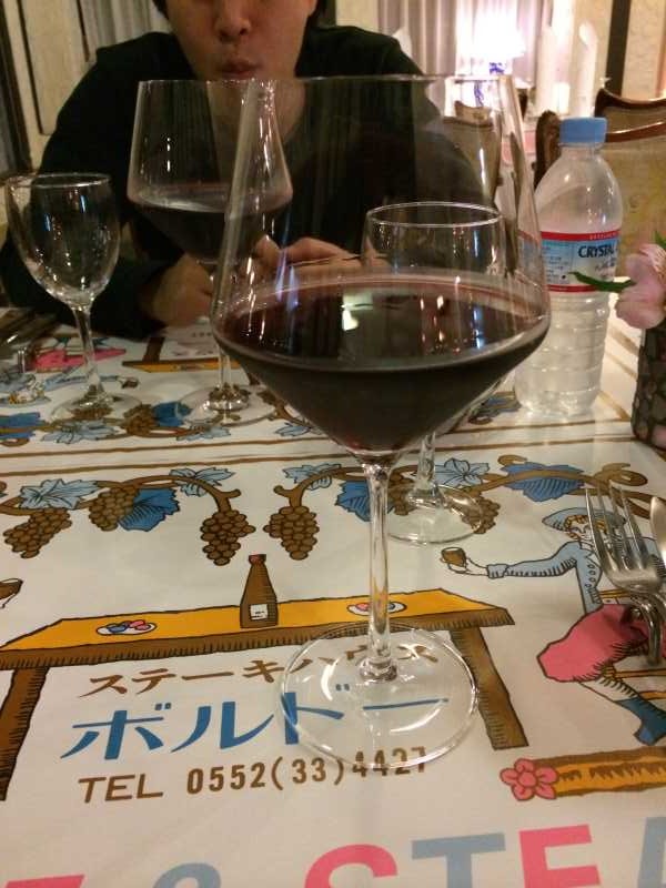 レストランボルドー！ワインの王様のぶどう品種「ピノ・ノワール」を使う山梨のワイナリーを見学してきたよ！ (1)